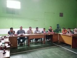 Sinergitas TNI-Polri Monitoring kegiatan Forum Konsultasi Publik Pendataan Awal Registrasi Sosial Ekonomi(REGSOSEK) tingkat Kel. Sukamajukaler