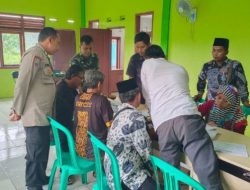 Sinergitas TNI-Polri Monitoring kegiatan Forum Konsultasi Publik Pendataan Awal Registrasi Sosial Ekonomi (REGSOSEK) tingkat Desa Cinunjang