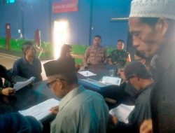 Anggota Bhabinkamtibmas Polsek Kadipaten Polres Tasik Kota Bripka M. Ikbal dan Babinsa Serma Didin Giat Sambang Sekaligus Silaturahmi dengan Warga Binaannya