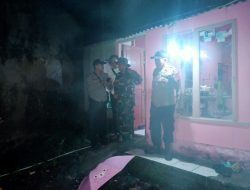Bentuk Sinergitas TNI-Polri, Bhabinkamtibmas bersama Babinsa melaksanakan Cek TKP Pohon tumbang di Desa Gunungsari kec. Sukaratu