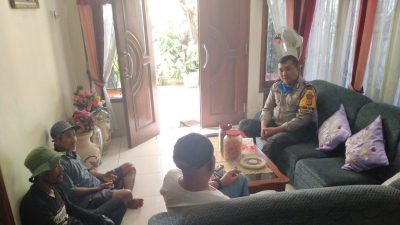 Bhabinkamtibmas Desa Citamba Polsek Ciawi Polres Tasik Kota sambangi warga Binaan dalam rangka silaturahmi dan ajak bersinergi dalam menjaga kamtibmas