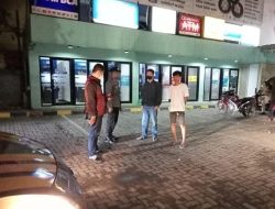 Polisi Berpatroli Prekat ke Lokasi ATM Center Dewi Air di Telukjambe Timur
