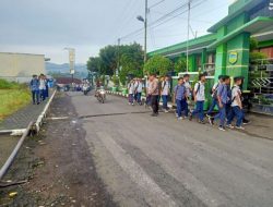 Personel Polsek Cineam Polres Tasik Kota Polda Jabar, Lakukan Penjagaan dan Pengaturan Lalu Lintas