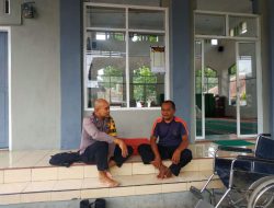 Sambang Warga, Bhabinkamtibmas Polsek Cihideung Polres Tasik Kota Polda Jabar Sampaikan Himbauan Kamtibmas