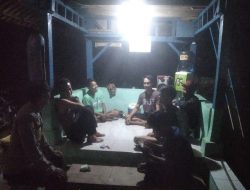 Bhabinkamtibmas Giat Ngawangkong di Poskamling Desa Tamanmekar