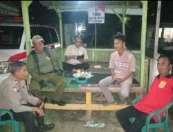 Dalam Sambang Kepada Petugas Ronda, Bhabinkamtibmas Polsek Rengasdengklok, Berikan Pesan Kamtibmas