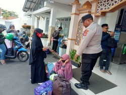 Sat Binmas Polres Tasik Kota Polda Jabar, melaksanakan kegiatan patroli dialogis dan himbauan Kamtibmas ke stasiun kereta api kota Tasikmalaya