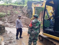 Polsek Cineam Polres Tasik Kota Polda Jabar, Sinergitas Bhabinkamtibmas dan Babinsa dalam mengawal pembangunan Desa