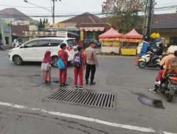 Strong Point Pagi Polsek Mangkubumi Polres Tasik Kota Polda Jabar, Pengaturan Arus Lalu Lintas dan Seberangkan Anak Sekolah