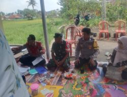 Sinergitas TNI-Polri Bhabinkamtibmas Kel. Sukanagara melaksanakan giat Pengamanan dan Monitoring pendistribusian Bantuan Pangan berupa Uang tunai  kepada 167 KPM