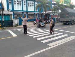 Giat anggota Polsek Ciawi Polres Tasik Kota Polda Jabar melaksanakan Pelayanan gatur pagi