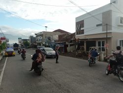 Kegiatan anggota Polsek Ciawi Polres Tasik Kota Polda Jabar melaksanakan Pelayanan gatur Pagi