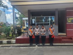 Tiba Waktu Shalat Jumat, Polwan Polres Tasik Kota Siaga Penjagaan dan Patroli Mako