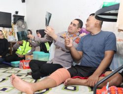 Home Visite Kunjungi Personel Yang Sakit,  Kapolres Tasik Kota Berikan Motivasi Untuk Tetap Semangat Sembuh