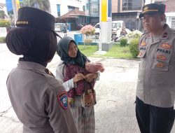 Sat Binmas Polres Tasik Kota Polda jabar, melaksanakan bantuan mencari dan mengantarkan seorang ibu yang datang ke kota Tasikmalaya