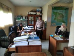 Personel Polsek Cisayong Polres Tasik Kota Polda Jabar, Melaksanakan Sambang Kamtibmas di Desa Sundakerta