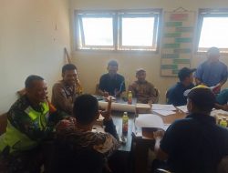 Sinergitas TNI-Polri Polsek Cihideung Polres Tasik Kota Monitoring Giat Forum Konsultasi Publik Pendataan Awal Registrasi Sosial Ekonomi di Kelurahan Tuguraja