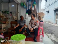 Bhabinkamtibmas Polsek Cihideung Polres Tasik Kota, Sambangi Warga RW Seladarma Kelurahan Yudanagara