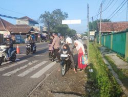 Strong Point Lagi Polsek Mangkubumi Polres Tasik Kota Polda Jabar, Pengaturan Arus Lalu Lintas dan Seberangkan Anak Sekolah
