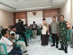 Sinergitas TNI-Polri Polsek Indihiang Polres Tasik Kota, Monitoring Penyaluran Bansos tahap II di Kelurahan Panglayungan