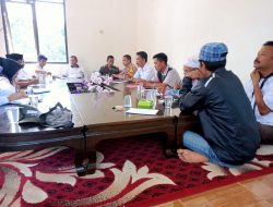 Polsek Gunungtanjung Polres Tasik Kota Polda Jabar, Bhabinkamtibmas Aipda Aris Munandar beserta Bhabinsa Serka Andi melaksanakan giat rakor BPD desa Jatijaya dalam rangka pemberitahuan masa bakti kepala desa yang akan memasuki habis masa jabatannya sekira bulan Desember tahun 2023