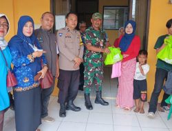 Polsek Cibeureum Polres Tasik Kota Polda Jabar, Sinergitas TNI-Polri Bhabinkamtibmas dan Babinpktdirga  Kel.Kotabaru  melaksanakan giat Pengamanan dan Monitoring pendistribusian  Bantuan pangan untuk anak stunting dan keluarga rawan stunting berupa 1 kg telur dan daging ayam kepada 166 KPM di wilayah Kel.Kotabaru