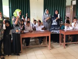 PEMBERIAN PLPM DI SDN LEBAK 1 KEC. MUNJUL DISAMBUT ANTUSIAS SISWA