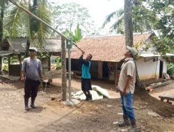 Warga Buka Portal Setelah 10 hari di Portal Akses Jalan yang di Lintasi Unit Truk Angkut Sawit PT GAL
