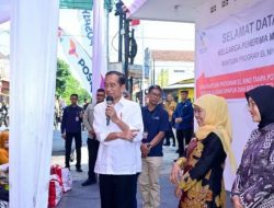 Dalam Kunjungan Kerja ke Jatim, Presiden Jokowi serahkan BLT El Nino di Banyuwangi