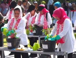 Ibu Negara Iriana Joko Widodo Membuka Gerakan Tanam Cabai Serentak se-Indonesia di Bogor
