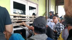 Kades di Lombok Tengah Diduga Jual Beras Bansos, Kantor Desa Disegel Warga
