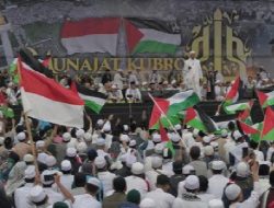 Massa Reuni Akbar Persaudaraan Alumni (PA) 212 Padati Kawasan Monas