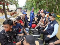 Mensos Saifullah Yusuf Respons Cepat Banjir Pandeglang dengan Salurkan Bantuan