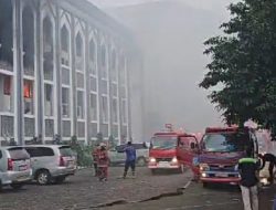 Kebakaran Hanguskan Kantor Sekretariat Rektorat UIN Syarif Hidayatullah