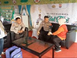 Petugas Pos Pelayanan (Posyan) Modern Pengamanan Arus Mudik Dapat Layanan Cek Kesehatan