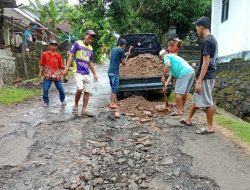 Hampir 15 Tahun Tak Tersentuh Pembangunan, Warga Perbaiki Jalan Rusak di Desa Malingping Utara