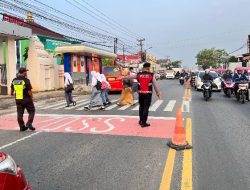 Berikan Rasa Aman dan Nyaman bagi Siswa, Personel Sat Samapta Polres Serang Gelar Strong Point Pagi