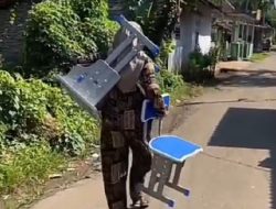 Miris… Orang Tua Murid SDN 2 Pasir Tangkil Diminta Ganti Meja dan Kursi Sekolah