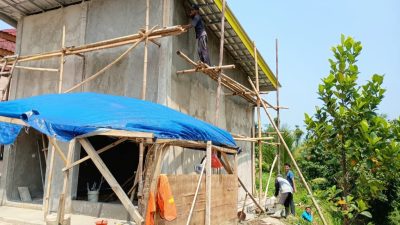 Revitalisasi SMKN 1 Panggarangan, Pekerja Tidak Memakai Safety