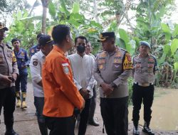 Kapolresta Tangerang Tinjau Lokasi Jatuhnya Santri Tenggelam di Kali Cidurian Kresek
