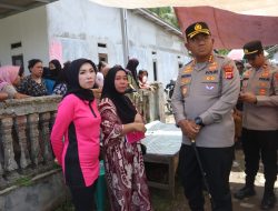 Kapolresta Tangerang dan Ketua Bhayangkari Salurkan Bantuan untuk Korban Tanah Longsor di Cisoka
