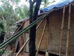 Rumah Warga Roboh Diterpa Hujan dan Angin Kencang, Sarip Harapkan Bantuan Pemerintah