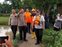 Hujan Deras yang mengguyur W ilayah Kabupaten Serang hingga capai 1.5 meter.