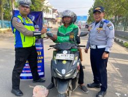 Hari Ke-9 Operasi Keselamatan Maung 2026, Sat Lantas Polres Lebak Apresiasi Pengendara Tertib dengan Bagikan Tumbler