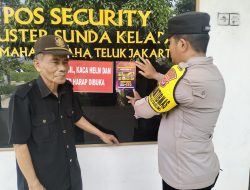 Bhabinkamtibmas Polsek Pasar Kemis Pasang Stiker Himbauan Call Center 110 di Graha Teluk Jakarta
