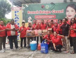 Gesuri Mesias Bintang Merah, Anggota DPRD Kota Tangerang, Berbagi Takjil Ramadan Bersama PAC PDI Perjuangan Ciledug
