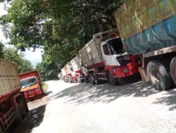 Barisan Parkir Liar Truk di Kawasan Masida Membahayakan Pengguna Jalan, Pj Kades Kerta Bersama BPD Lakukan Sidak