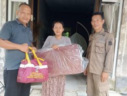 Respon Cepat Satpol-PP Sajira Pantau Penyaluran Bantuan Korban Pasca Bencana Kebakaran