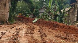 Proyek Pemagaran,Warga masyarakat Desa Cemplang Mempertanyakan disoal Aset Desa diduga Beralih Ke desa Mekarsari Lebak.