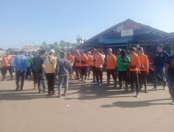 Pengelola Wisata Pantai Bagedur Bersama UPTD SDA Banten ‎Gelar Aksi Bersihkan Sampah